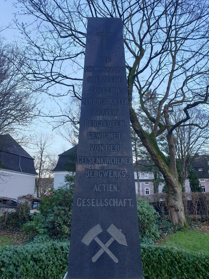 Ehrenmal für die Opfer des Grubenunglücks auf "Zeche Zollern" in Kirchlinde