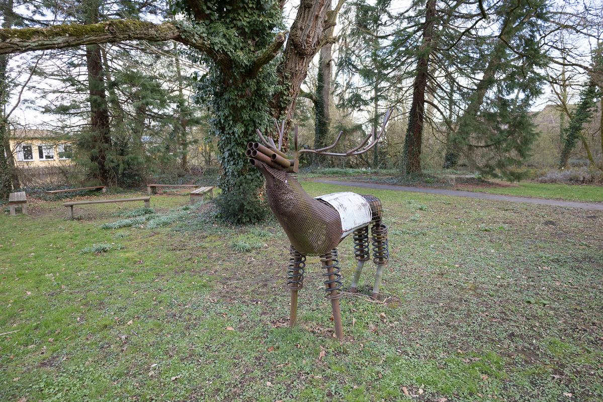 Hirsch am Schloss Overhagen