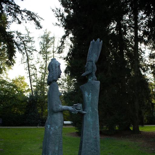 König und Mädchen (3) von Bernhard Kleinhans