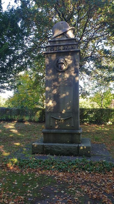 Kriegerdenkmal in Holzen, Gefallene 1914-1918 und 1939-1945