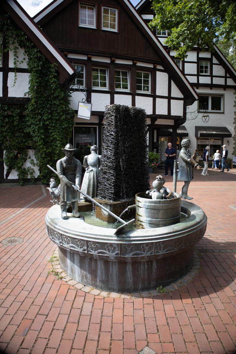 Geschichtsbrunnen Bad Sassendorf (Bonifatiusbrunnen)